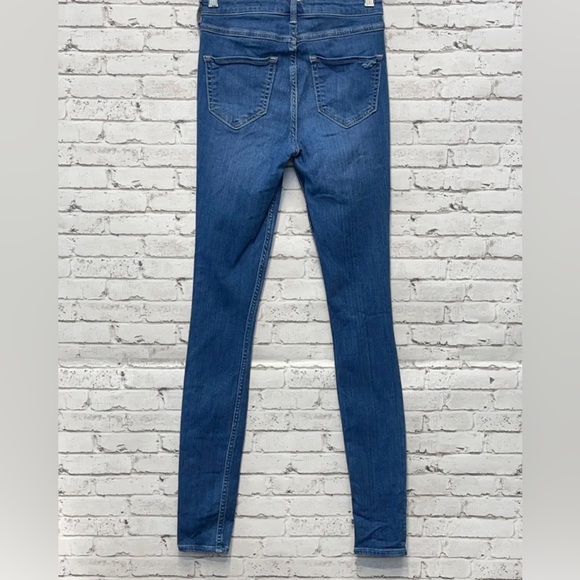 Hollister High Rise Jean Legging. (Size 00S) - Picture 2 of 7